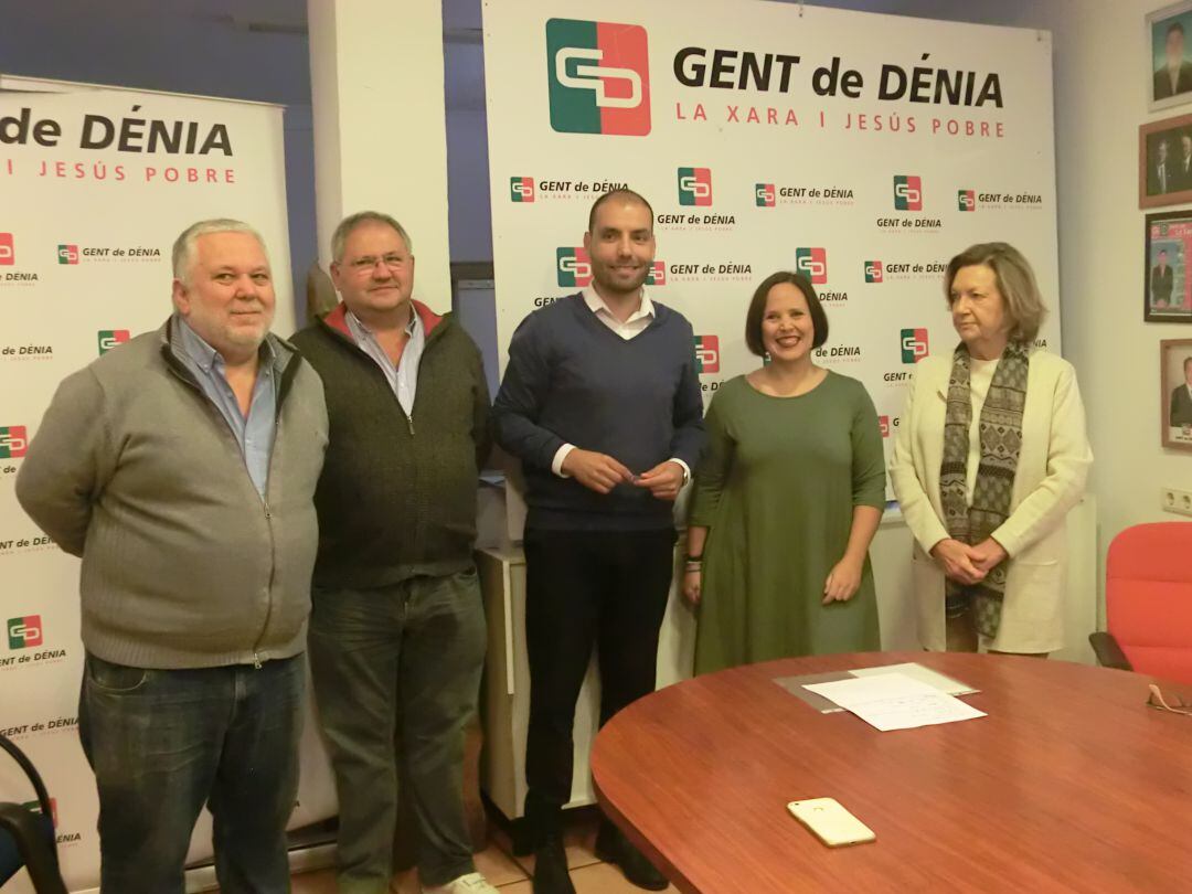 Miguel Donderis (en el centro), nuevo presidente de Gent de Dénia.