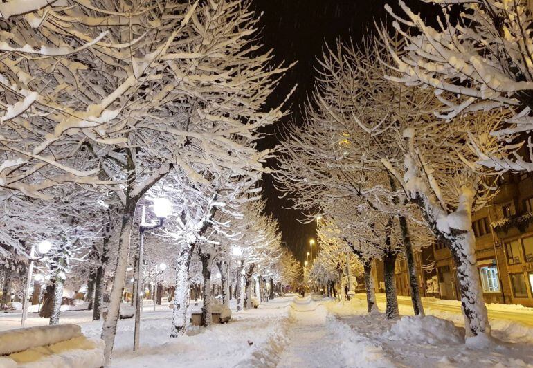 Imagen de las calles de Reinosa, tras las intensas nevadas de los últimos días.