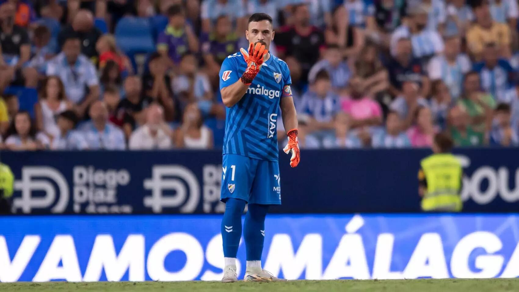 El guardameta del Málaga Alfonso Herrero, fue baja en el entrenamiento al encontrarse enfermo