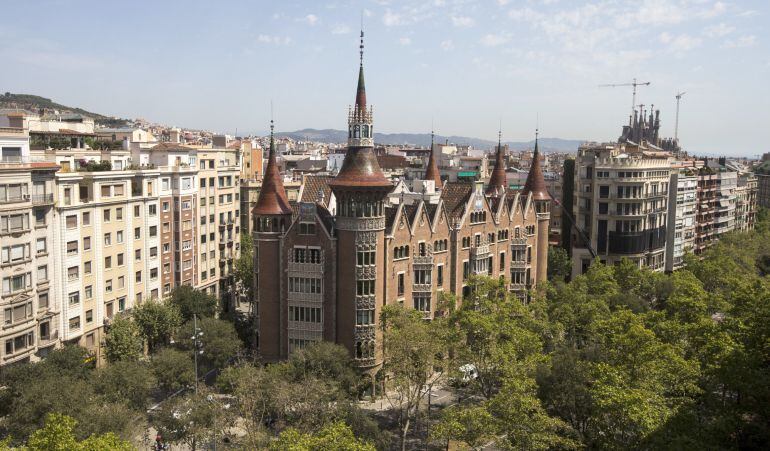 Vista de la modernista Casa de les Punxes de Barcelona.