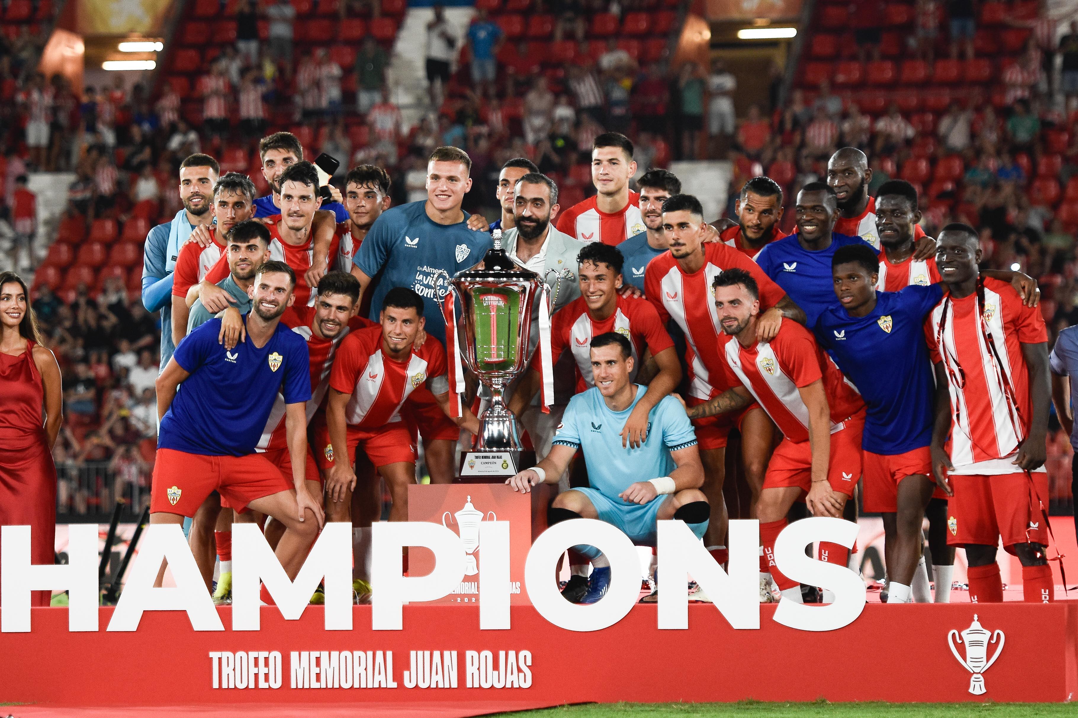 La foto más esperada con el Memorial Juan Rojas y un Mohamed El Assy muy emocionado.