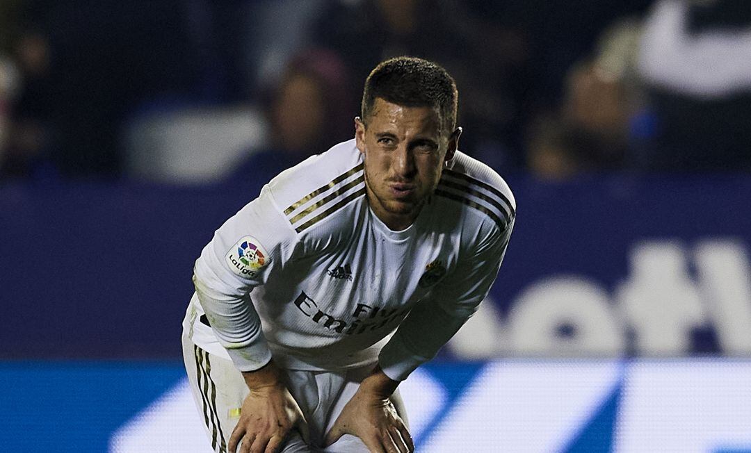 Eden Hazard, doliéndose de su lesión en su último partido con el Real Madrid