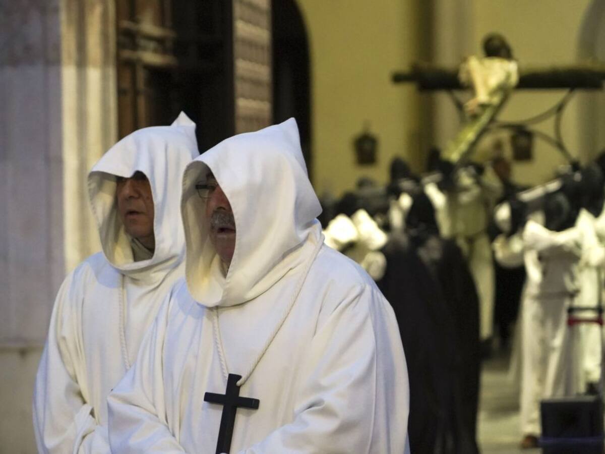 Valladolid revive con 33 pasos la Pasión de Jesús bajo un cielo encapotado