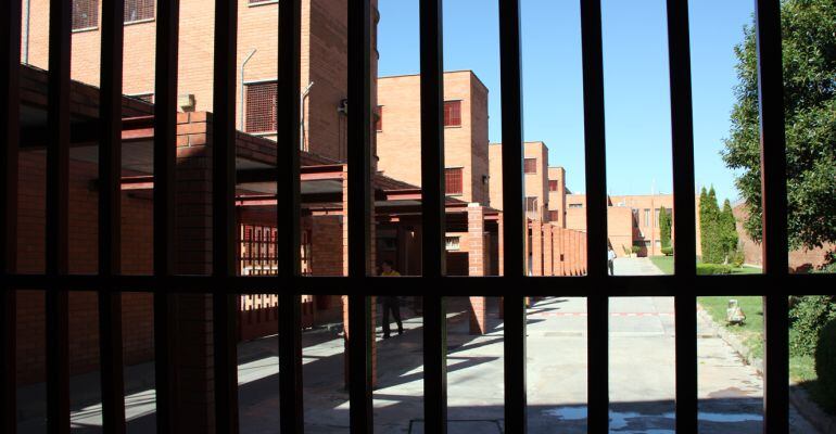 Detall de l'entrada de la presó de Ponent.