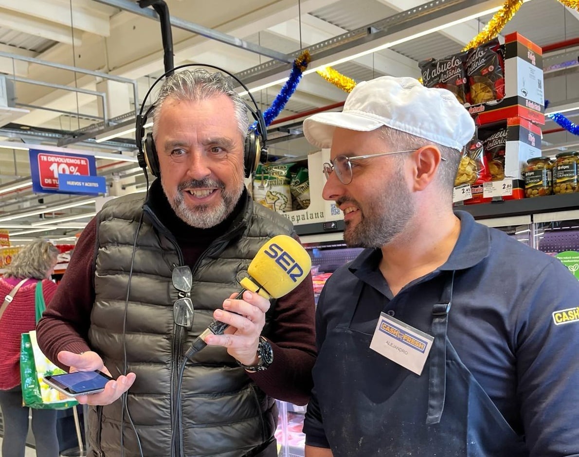 Paco García y Alejandro desde el Cash Fresh del Grupo MAS en Entrenasas