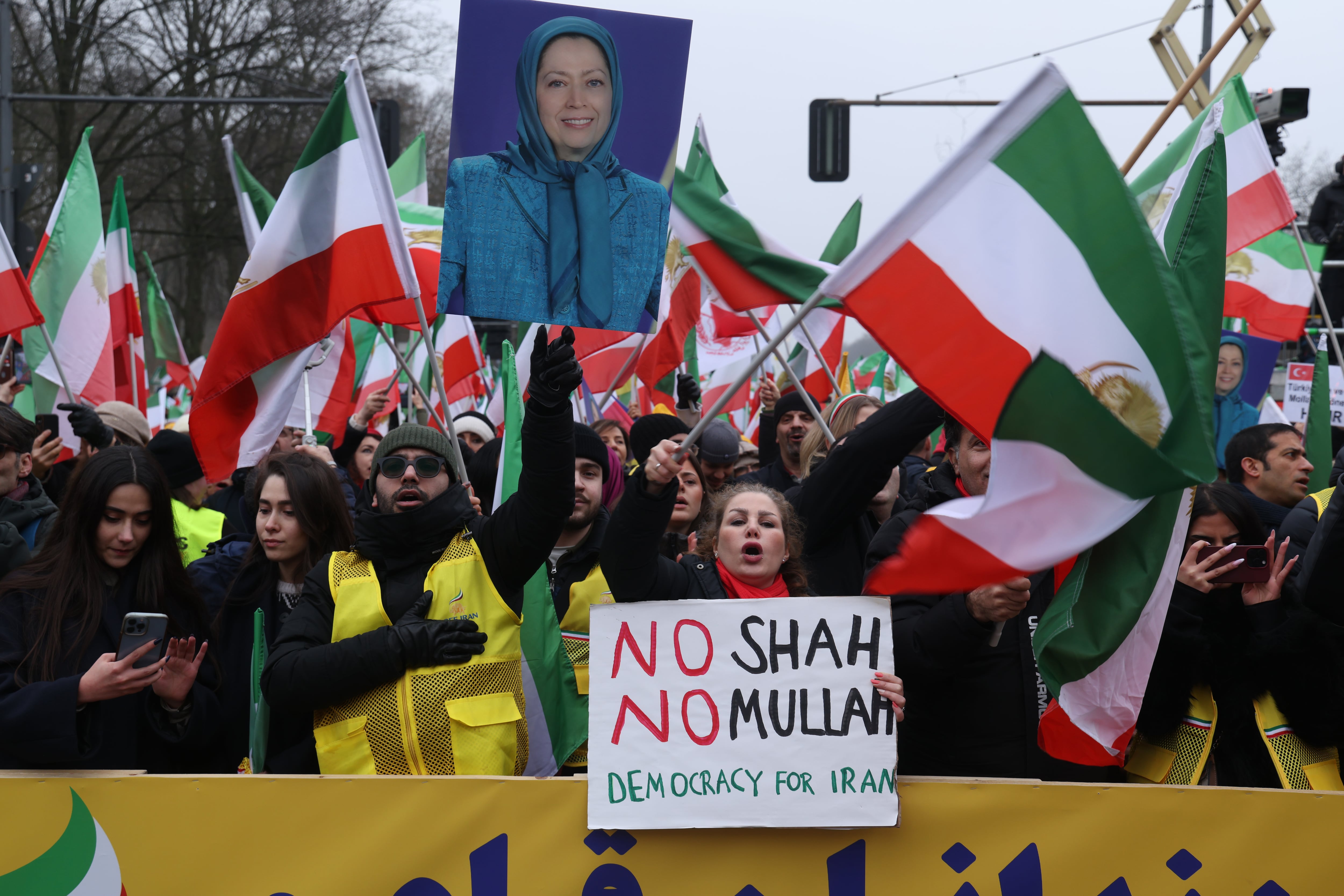 Partidarios de la opositora iraní Maryam Rajavi en una protesta contra el régimen de los ayatolás en Berlín el 7 de febrero.