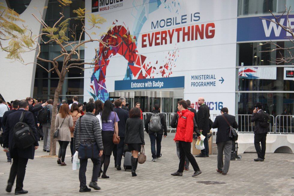 Assistents arribant al MWC