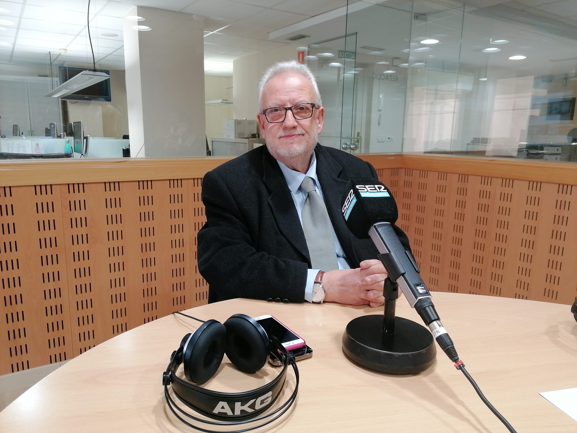 Francesc Cayuela als estudis de Ràdio Girona.