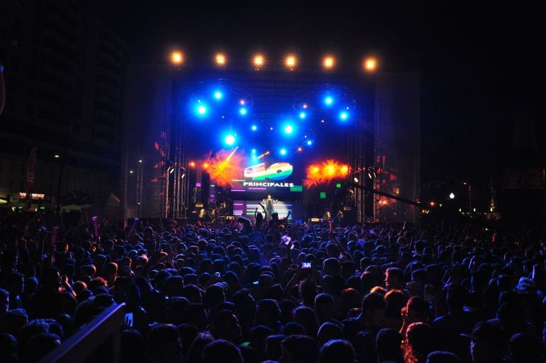 Ray Castellano, en el escenario ante miles de espectadores.