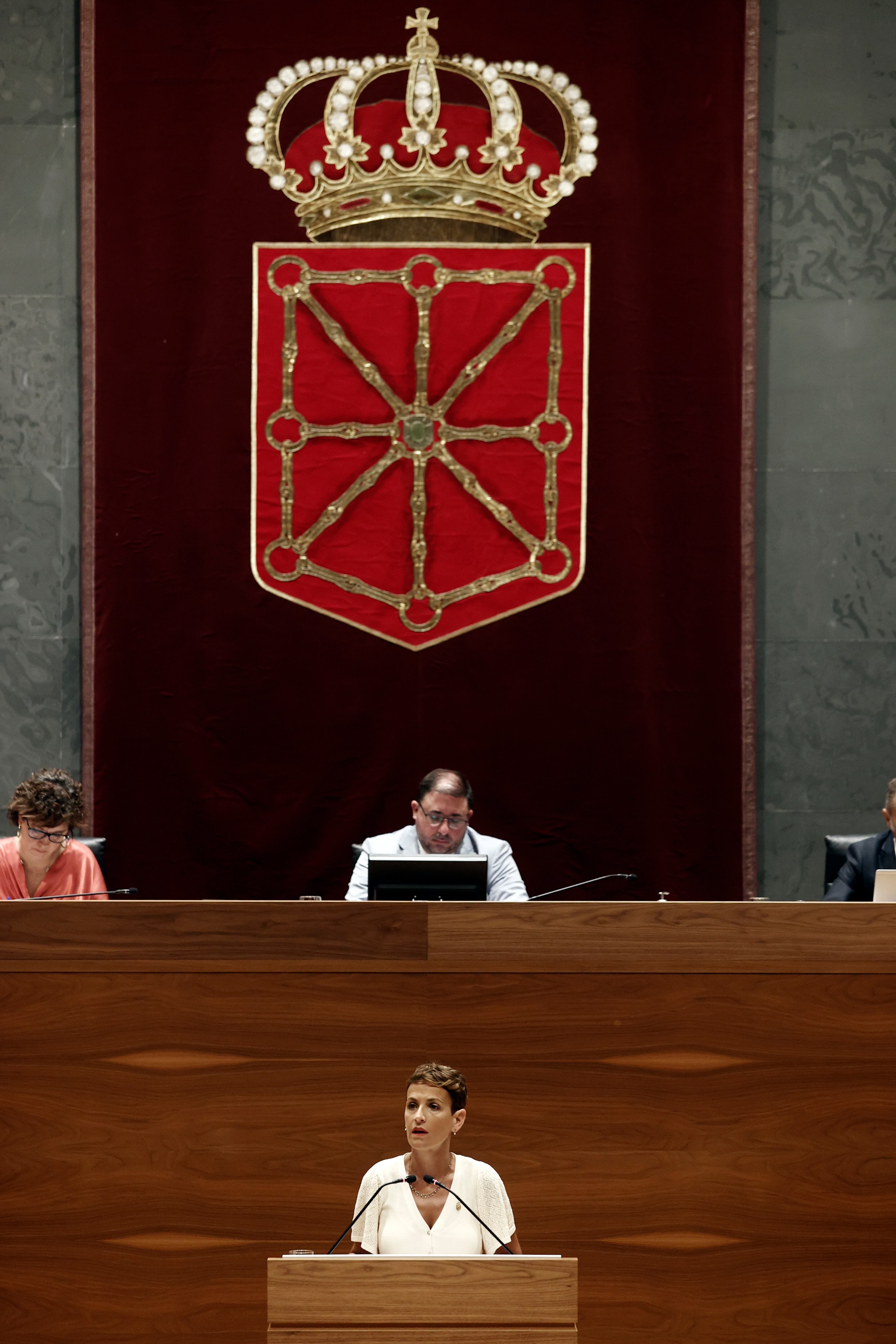 La candidata a reeditar la presidencia del Gobierno de Navarra, María Chivite, durante su discurso para pedir la confianza de la Cámara convencida de &quot;cumplir con la palabra dada&quot; a la ciudadanía para construir &quot;un Gobierno de progreso&quot;, apoyada en PSN, Geroa Bai y Contigo Zurekin.