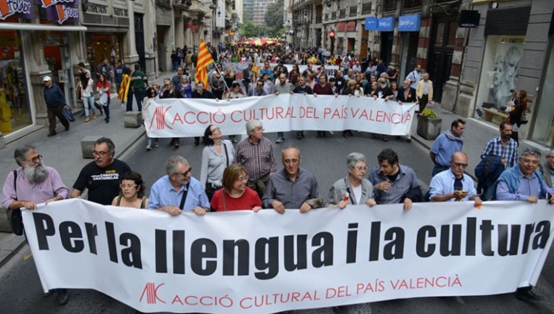 Manifestación en Valencià con motivo del 25 d&#039;abril del 2017 