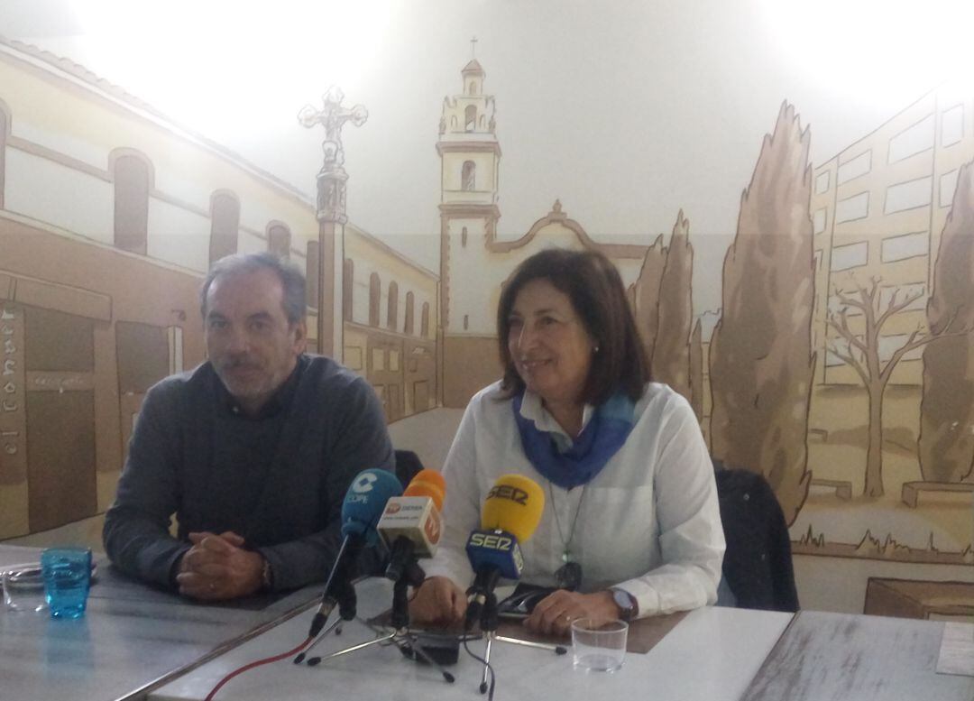 Los representantes municipales de la coalición Gent de Dénia- Centre Unificat, Miguel Llobell y Pepa Font.