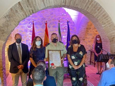 Entrega del reconocimiento a la Brigada Guzmán el Bueno X