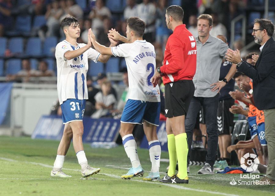 Teto (izquierda), ha jugado 19 de los 21 partidos de la primera vuelta.