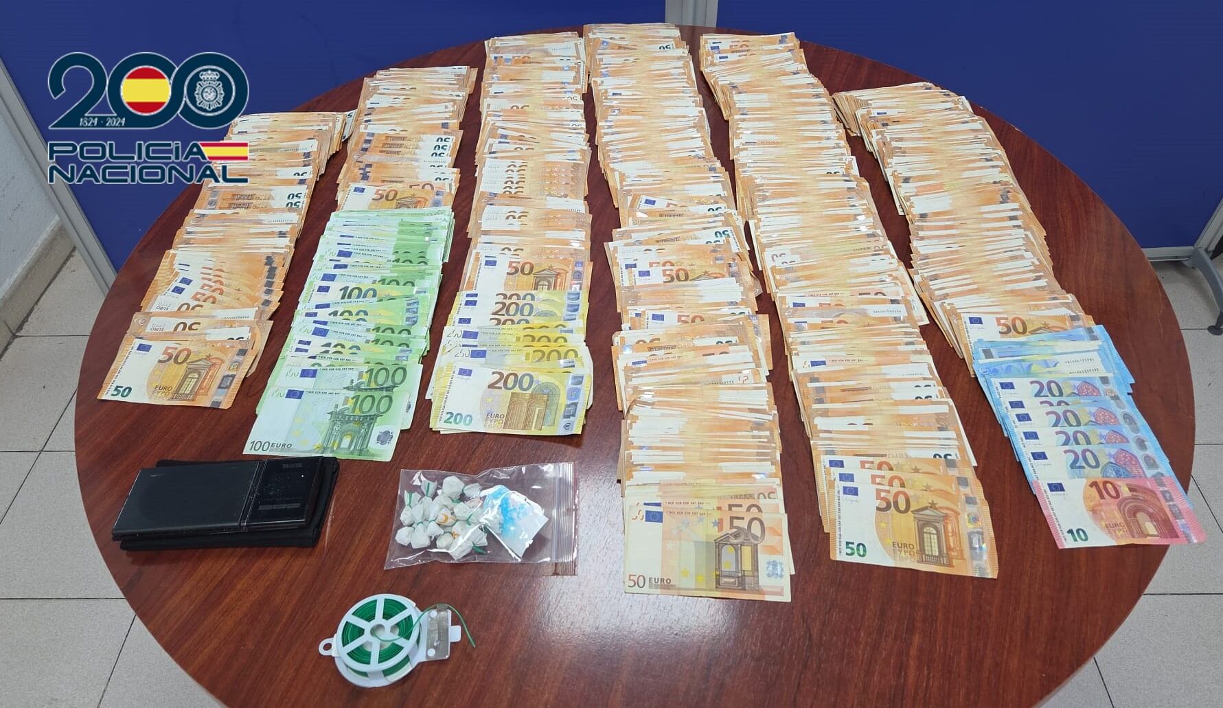 Detenido un septuagenario en València por distribuir droga desde su coche.