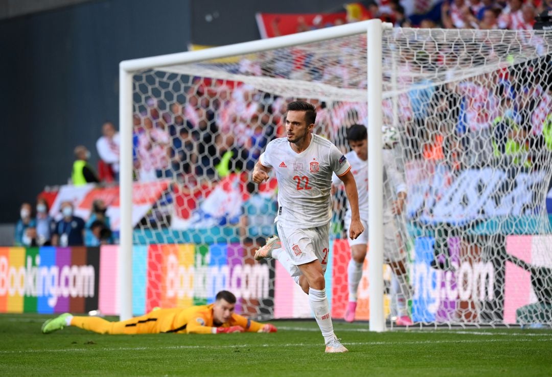 Pablo Sarabia celebrando el gol del empate frente a Croacia