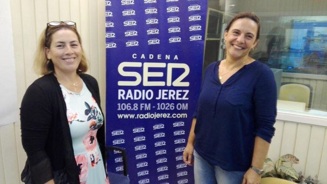 La presidenta y la directora técnica de Asfanuca, en los estudios de Radio Jerez