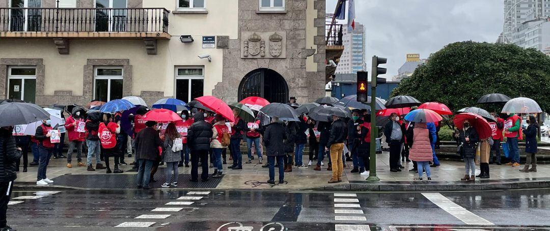 Concentración de esta mañana frente a la delegación del Gobierno