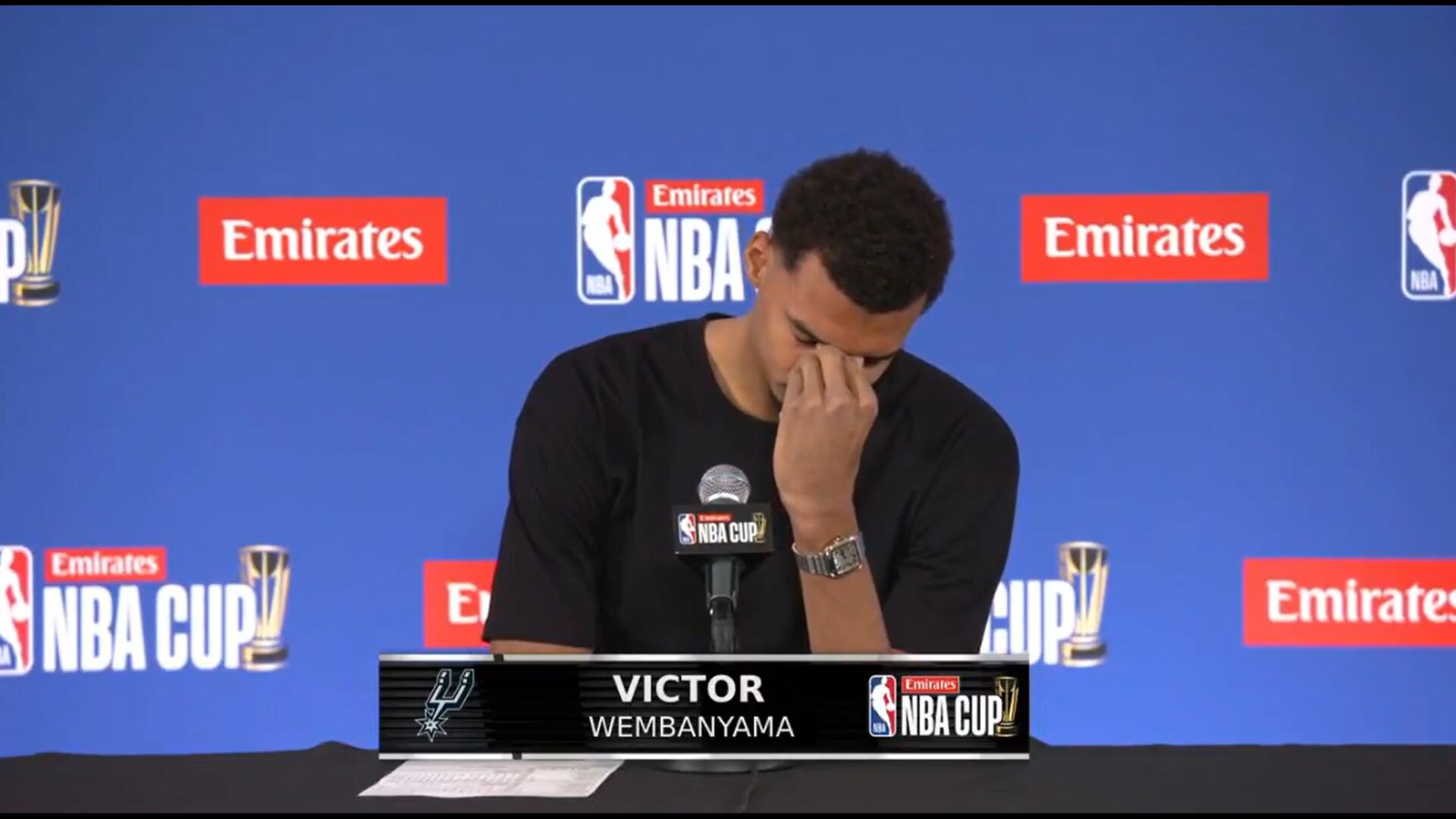 Victor Wembanyama se rompe en sala de prensa tras la final de la NBA Cup