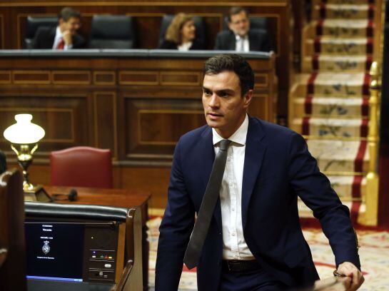 Spain&#039;s opposition Socialist Party (PSOE) leader Pedro Sanchez arrives for the state-of-the-nation debate in parliament in Madrid February 25, 2015. REUTERS/Andrea Comas (SPAIN - Tags: POLITICS)