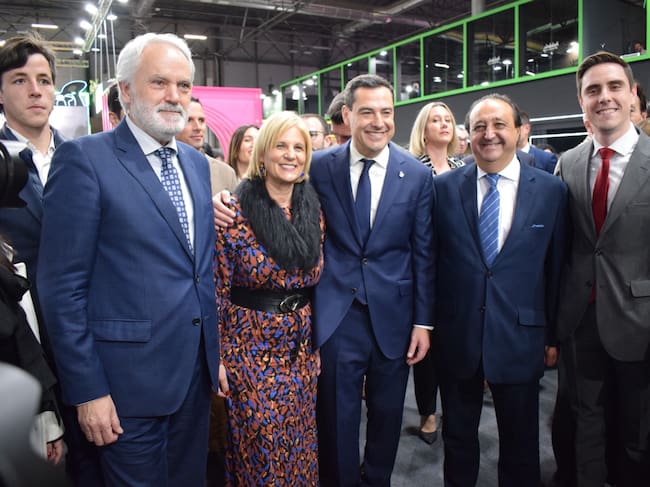 La alcaldesa de Jerez y el presidente de la Junta en Fitur