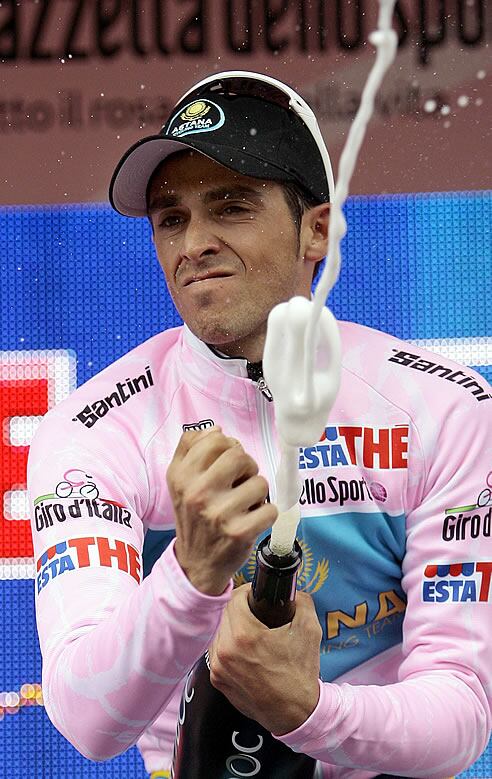 Contador descorcha el <i>Champagne del líder</i>