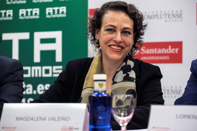 La ministra de Trabajo, Magdalena Valerio, durante el curso &quot;Nuevos retos para autónomos y emprendedores&quot; en los Cursos de Verano de la Complutense que se celebran en San Lorenzo de El Escorial.