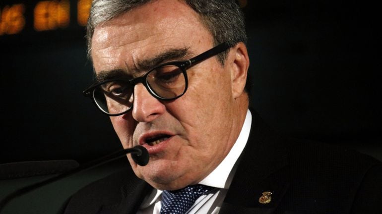 Primer pla de l'alcalde de Lleida, Àngel Ros, durant el discurs que ha fet al tradicional dinar de Nadal amb els mitjans de comunicació, el 14 de desembre de 2016