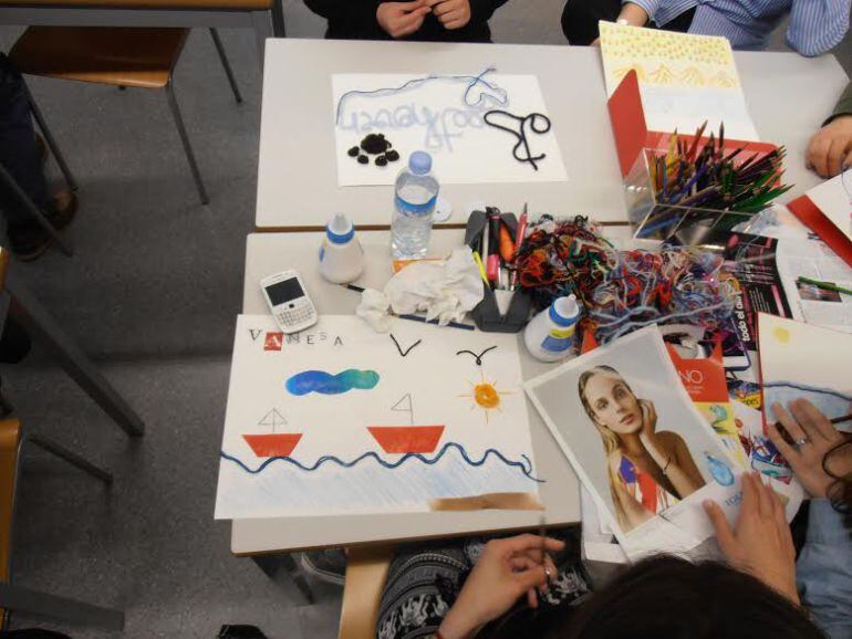 Taller de collage impartit per la professora Palmira Rius