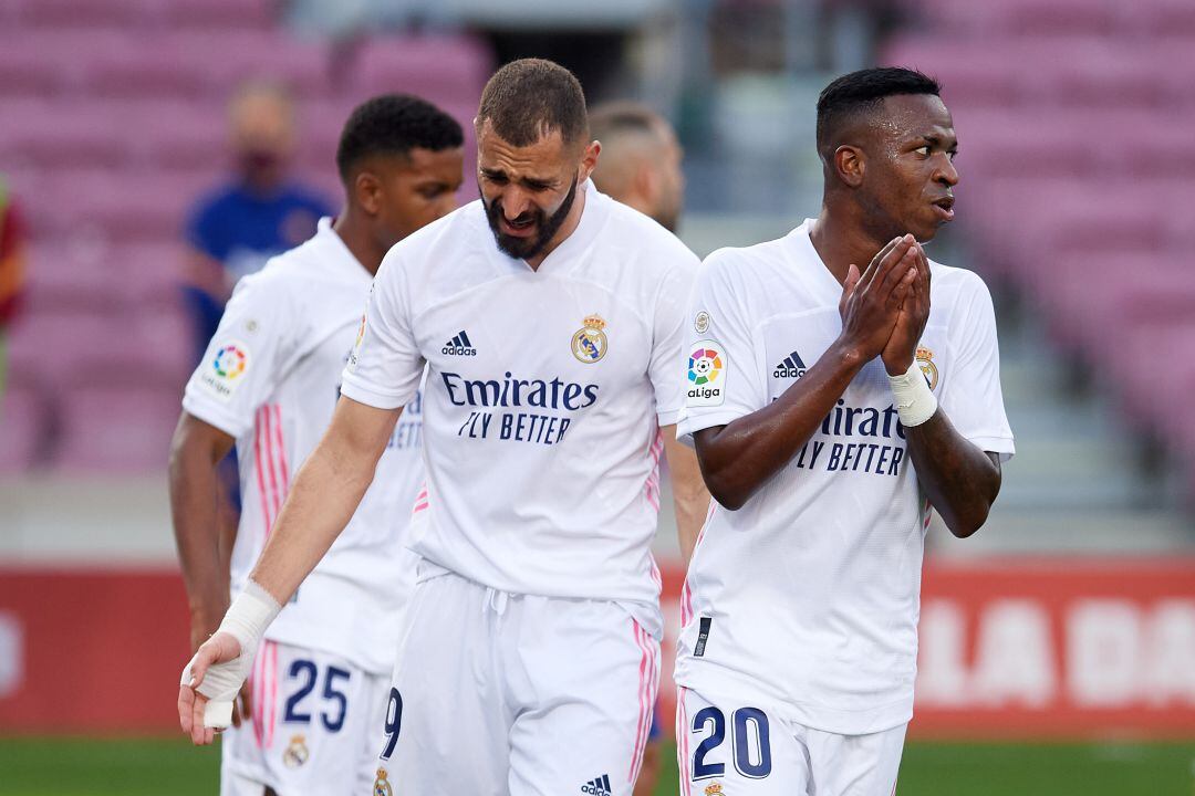 Benzema y Vinicius durante el Clásico.