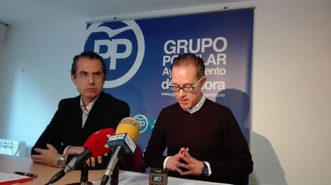 Los concejales del PP en el Ayuntamiento de Zamora Jose Luis González Prada y Javier Ratón 