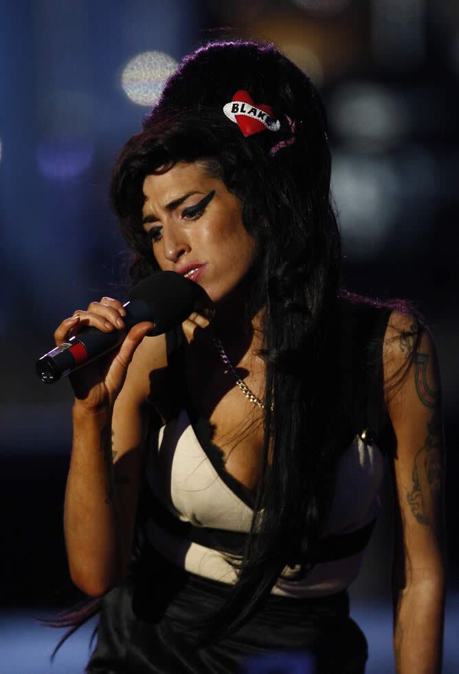 Primera conparecencia pública de la cantante tras su recient hospitalización