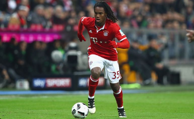 Renato Sanches conduce una pelota con el Bayern