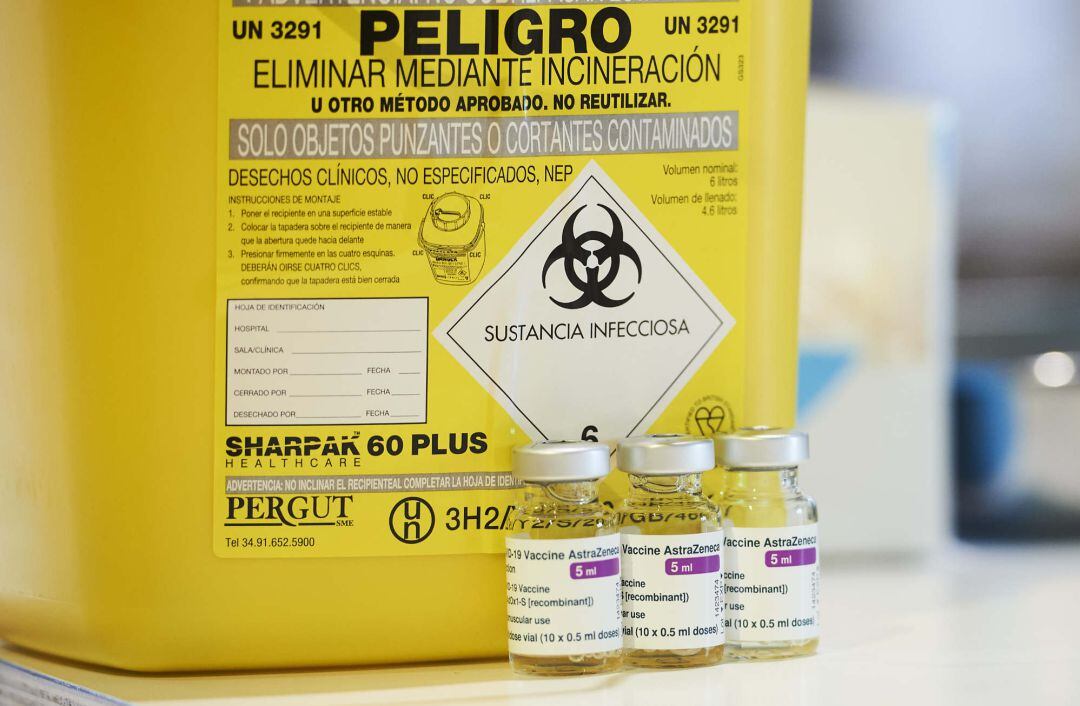 Varios viales con la vacuna de AstraZeneca,