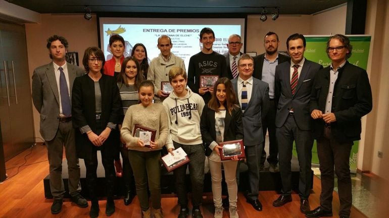 Foto de familia de premiados, patrocinadores y organizadores