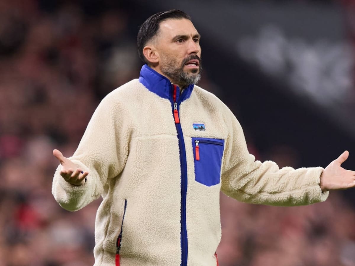 El entrenador del Elche CF, Eder Sarabia, no podrá estar en el banquillo ante el Espanyol por sanción