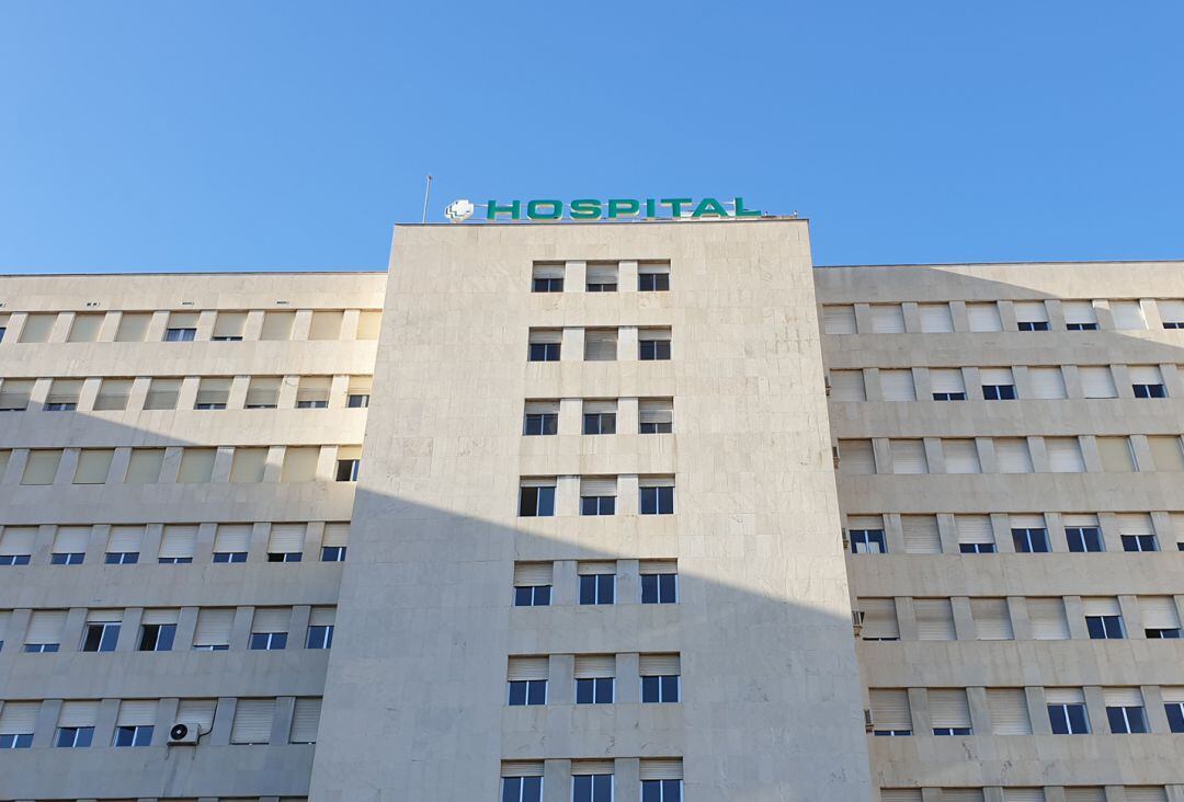 Edificio principal del Centro Sanitario Provincial Doctor Olóriz de Granada, antigua sede del Hospital Clínico San Cecilio