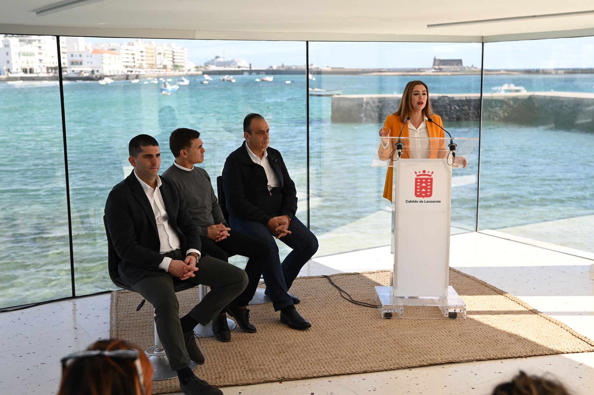 María Dolores Corujo, presidenta del Cabildo de Lanzarote, junto a los consejeros de Agricultura, Ganadería y Pesca (Andrés Stinga), de la Sociedad de Promoción Exterior de Lanzarote (Héctor Fernández) y de los Centros de Arte, Cultura y Turismo (Benjamín Perdomo).