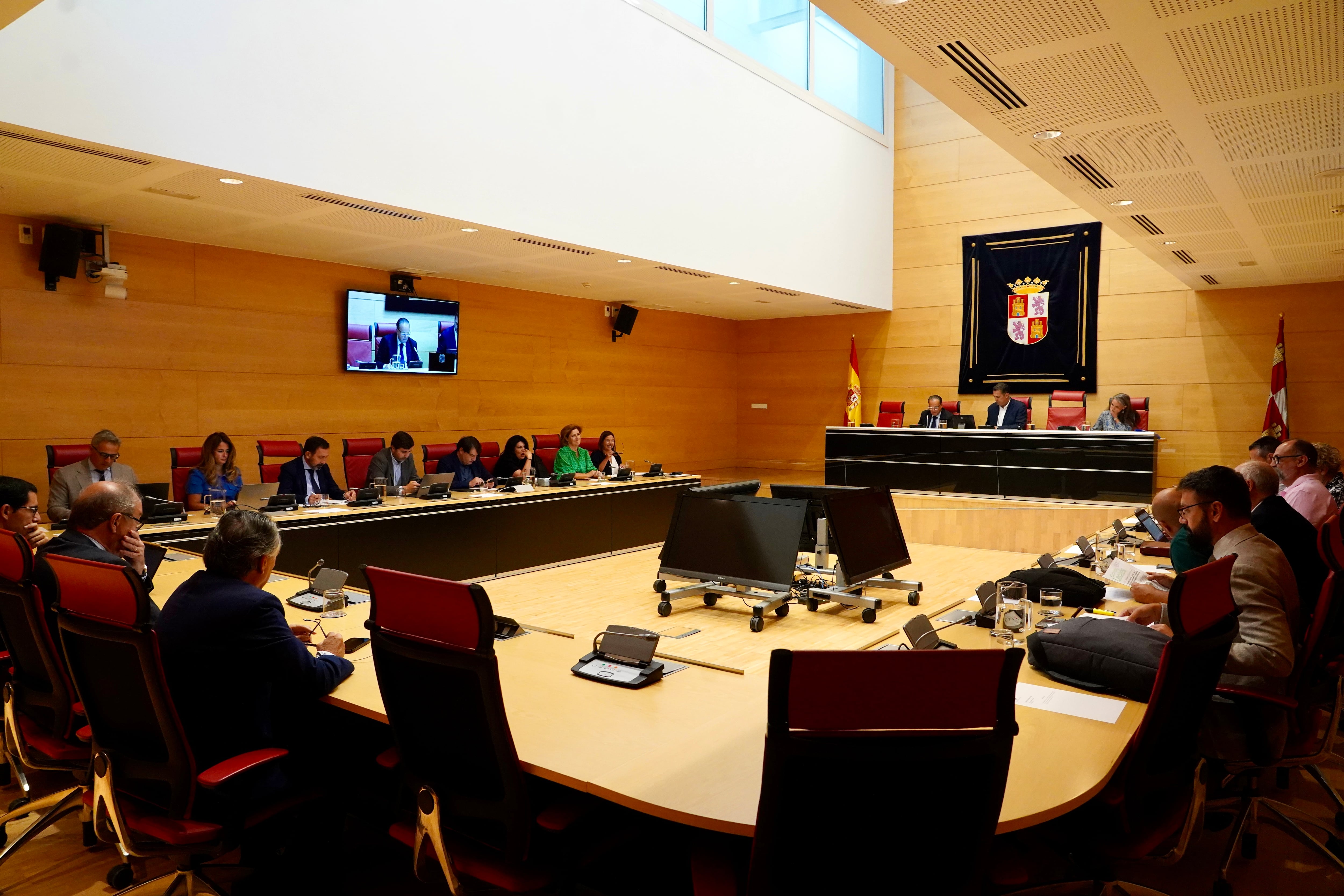 El presidente del Consejo de Cuentas, Mario Amilivia, presenta el informe anual sobre las cifras del sector público local de Castilla y León correspondientes al ejercicio de 2022.