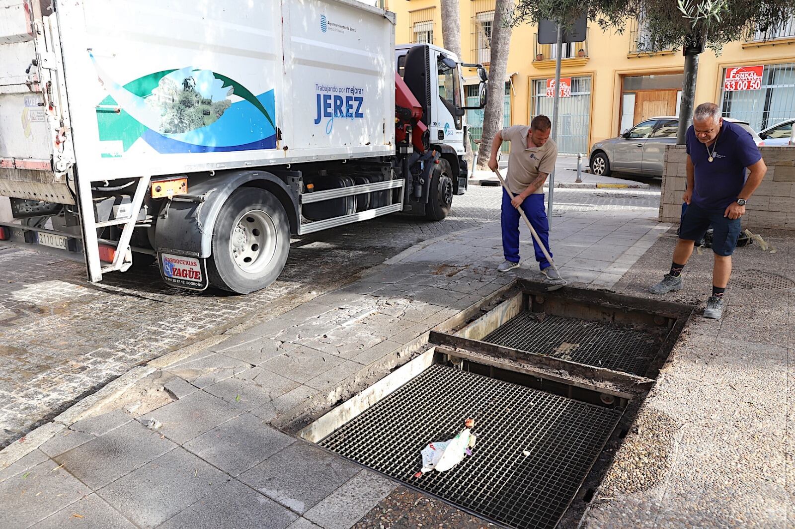 Comienza la retirada de los contenedores soterrados