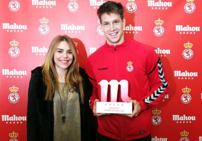 Señé recibió el premio Mahou Cinco Estrellas al mejor jugador del último mes