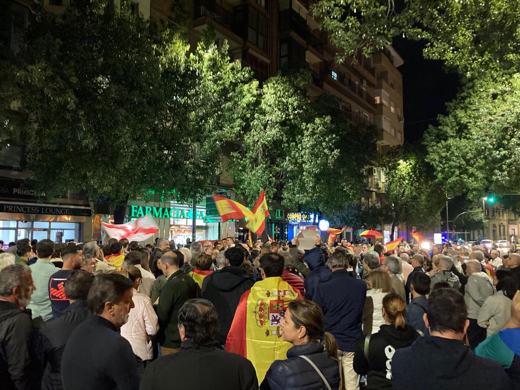 Nueva protesta en Murcia frente a la sede del PSOE