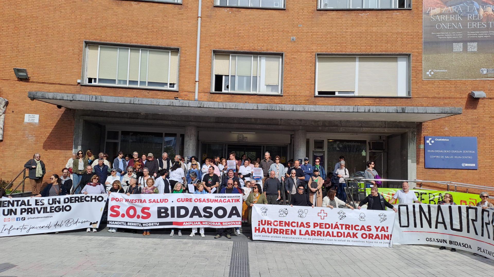 Concentración frente al ambulatorio Irun Centro