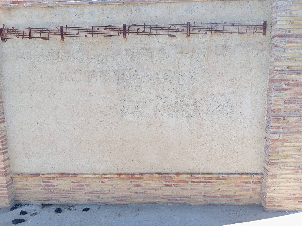 El memorial de Galán y García, limpio tras el acto vandálico