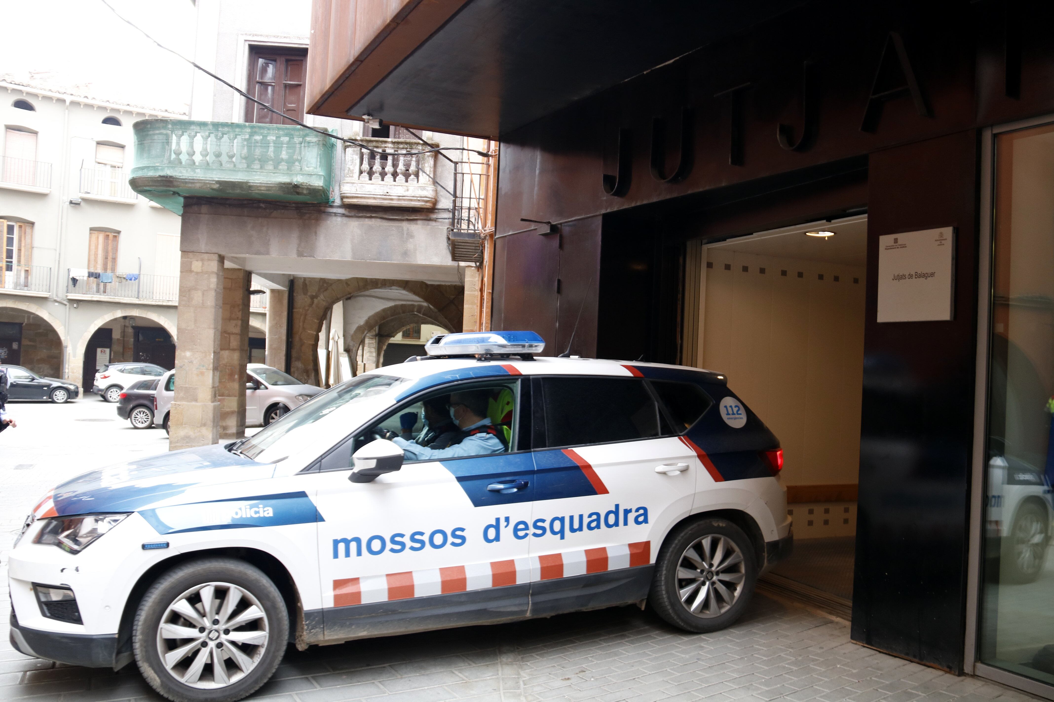 Entrada als jutjats de Balaguer. Arxiu