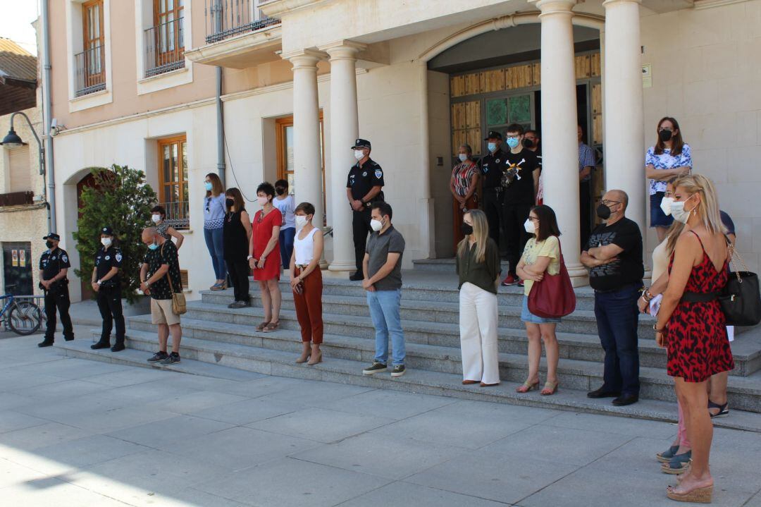 Minuto de silencio en el consistorio socuellamino