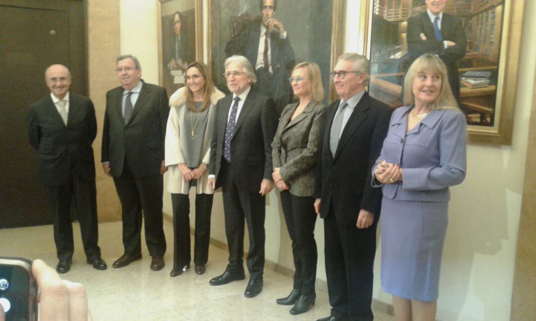 Josep Sánchez Llibre, al mig de la fotografia, amb la resta de la seva Junta Directiva