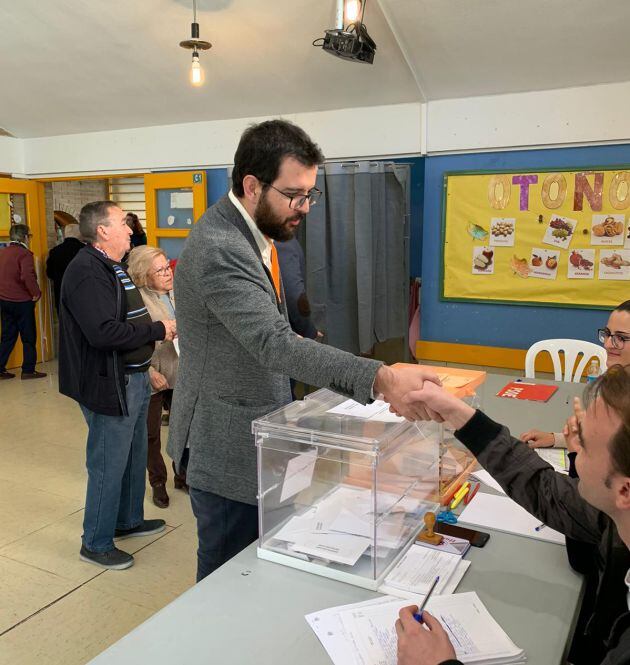 Ignasi Candela ha votado en el CEIP Miguel Hernández de Crevillente