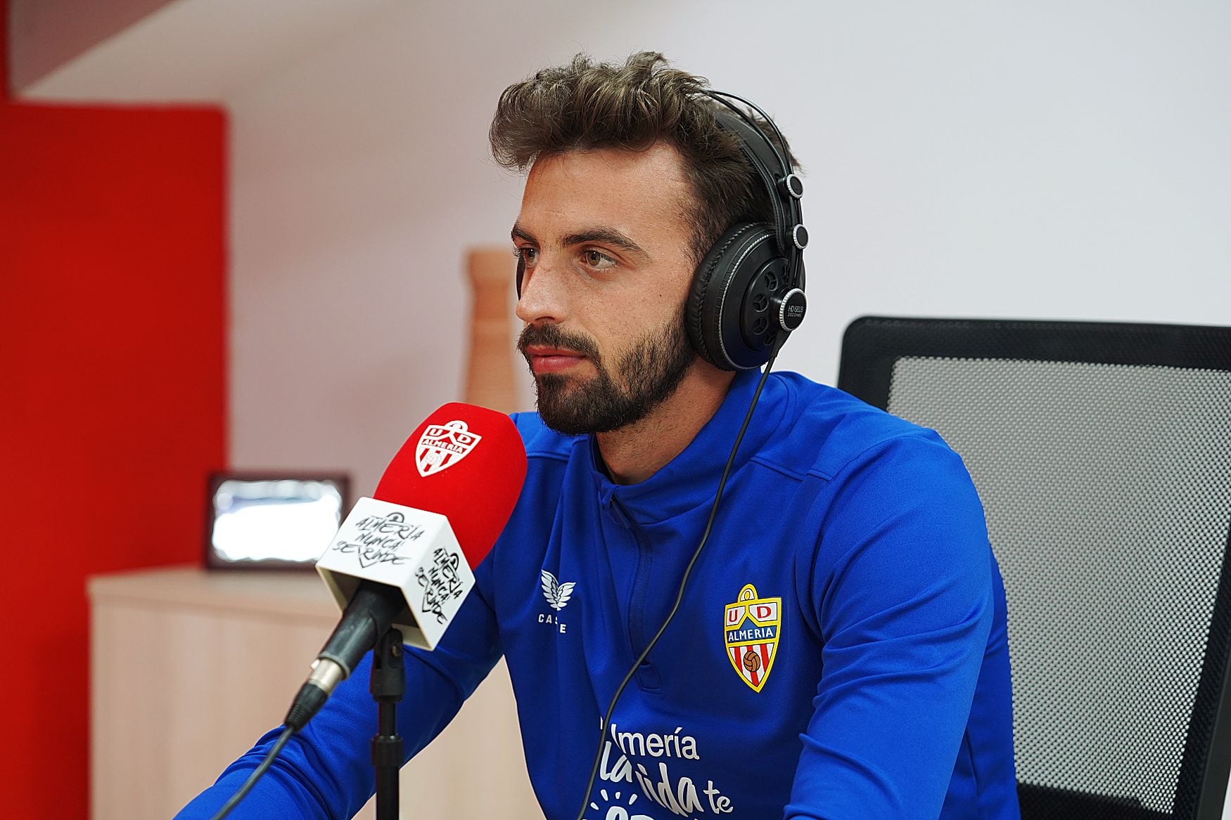 Centelles en la radio oficial del club después del entrenamiento rojiblanco.