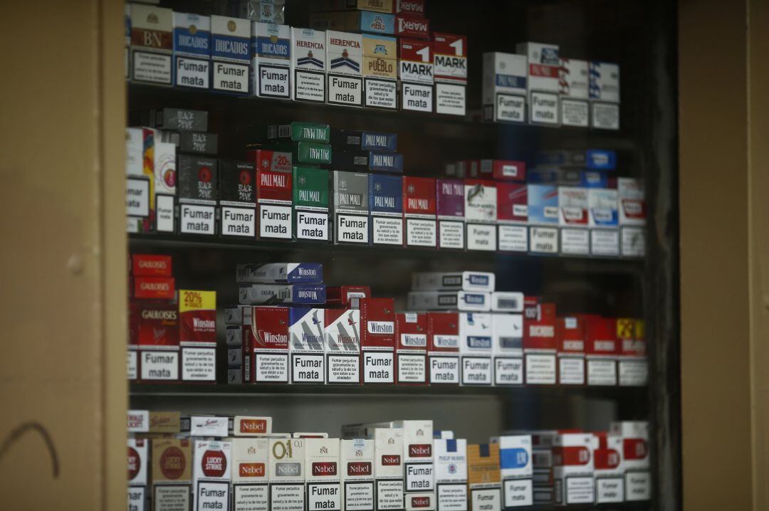 Diversas sociedades médicas de España han reclamado a Sanidad un aumento del precio del tabaco para reducir el número de fumadores.